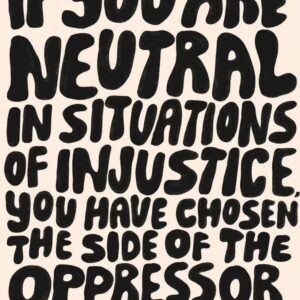 Natalia Ferviú Instagram - Algo que he aprendido, sobre todo a raíz de ser madre, es que la opinión se pide, no se da. Pero como bien dijo Desmond Tutu: "Si eres neutral en situaciones de injusticia, has elegido el lado del opresor".

Esto no lo comparto porque crea que mi opinión pueda influir en la vuestra. Lo hago porque si no, reviento.
Llevo semanas autocensurándome por no ser precisamente experta en Política de Oriente Medio. Pero es que todo lo que está ocurriendo en Gaza es tan brutal, tan desproporcionado, que atenta directamente a algo tan básico como los Derechos Humanos.

Han muerto unos 1400 israelíes y más de 10.000 palestinos, de los cuales casi 5.000 son niños. Y subiendo. ¡Basta, joder! 💔 Qué poca humanidad, qué poca altura política... Menudo campo de cultivo está quedando.
¿En serio piensan que alguien a quien le arrebatan de este modo su vida y a su familia va a crecer sin torcerse ni un poco, creyendo que esto era "lo justo y necesario" ? 
Ya que no paran el fuego por empatía, que ya es fuerte no sentirla habiendo sobrevivido al holocausto nazi, que lo hagan por proteger a sus hijos y a sus nietos de lo que esté por venir, que pinta fatal. 
Y por favor, ya vale de apelar al antisemitismo cuando miles de judíos son contrarios a este genocidio. Alto al fuego 🙏🏻🕊️