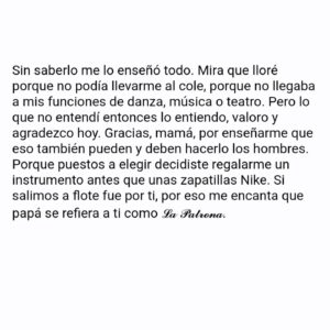 Natalia Ferviú Instagram - Hoy es el cumpleaños de Pimpy, mi madre. Aunque estemos lejos, la siento cerca, más aún desde que yo también soy mamá. 
Se habla mucho del vínculo con el bebé —normal, es un locurón— pero muy poco de cómo la maternidad une a madres e hijas. No sólo porque de pronto necesitamos preguntarles todo y más sobre el embarazo, el parto, el postparto, los cuidados, la crianza... Y pedirles ayuda. También, porque de repente estamos en su pellejo, y simplemente entendemos. 
Entendemos sus decisiones, sus alegrías y sus penas, entendemos que tiraron p'alante como creyeron conveniente o simplemente como pudieron, no siendo madres perfectas, sino madres "suficientemente buenas". Porque nuestras madres también son hijas, y esposas, entre otras muchas cosas. Y a veces, como que se nos olvida.
Hace unos años escribí el texto que he colgado en la galería. Hoy lo recupero para celebrar a mi madre, y recordarle una vez más lo mucho que la quiero ❤️💐.