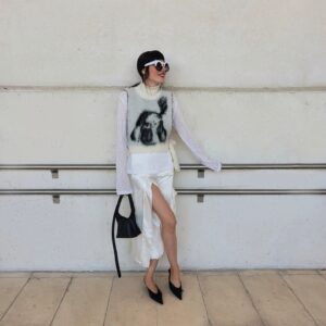 Natalia Ferviú Instagram - Blanco y Negro Mix 🔳😎
Lookito de @habeyclub gafitas de sol vintage y zapatunis de @balenciaga
