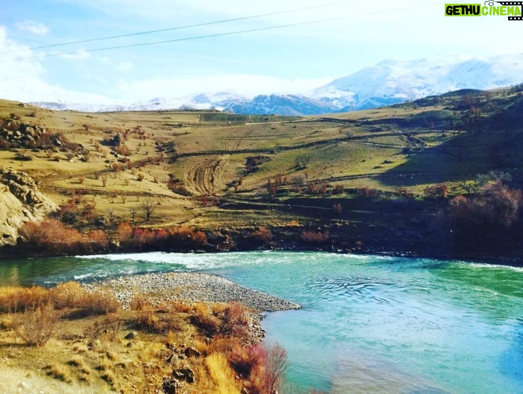 Natalia Tena Instagram - What an epic start to 2023 running around with @oliver_phelps @jamesphelps_pictures and all the @fantasticfriendsofficial team in Turkey @dash.pics. We did Baklava, night trains, ice walls, hammams, Sahlep and Raki tasting, watched whirling devishes and landscapes that looked like Mars accompanied by backgammon (also we made friends with every cat and dog we met and drank tea CONSTANTLY.) Thank you for inviting me on the trip guys and for the best kebab of my life! I can’t wait to watch the episode. ❤️🇹🇷