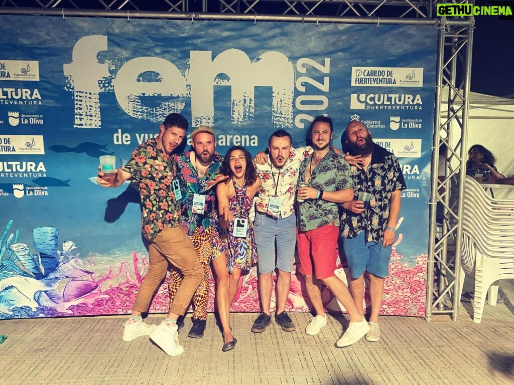 Natalia Tena Instagram - GRACIAS @fuerteventuraenmusica por tenernos @molotovjukeboxofficial en vuestro festival. HA SIDO INCREÍBLE. @desigual me vistió con colores DEL TODO.