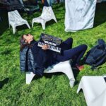 Natalia Tena Instagram - Děkuji @mladiladijazz Prague from all of us @molotovjukeboxofficial. Text book city break, we have inhaled all the local beer and made all the locals dance. Such a beautiful city, such a great gig. Thank you @pearlsandswine for my dinosaur crown 🦖❤️