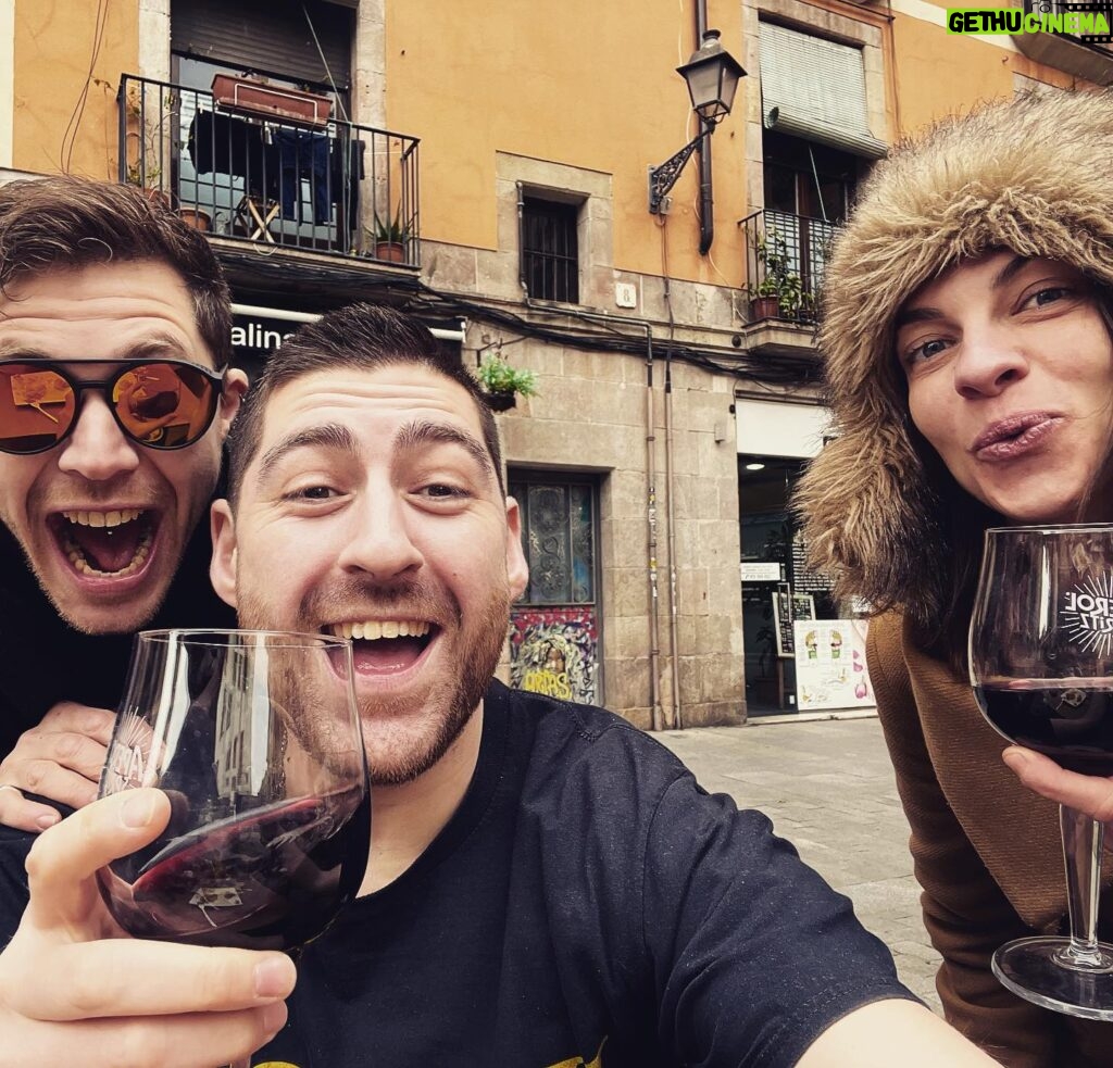 Natalia Tena Instagram - BARCELONA, MI AMOR! Fuimos a celebrar la Reina de los Bares @canyella_vins @pepa_bar_a_vins comer, beber y bailar en su honor. Vi viejos amigos, hice mucho HA HA y Blah Blah. No quiero volver a London!