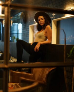 Natalie Dreyfuss Instagram - #stayhome #stayhealthy 🛋