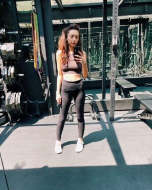 Natalie Dreyfuss Instagram - Running late counts as cardio.