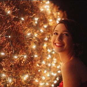 Natalie Dreyfuss Instagram - Me waiting for my problems to magically solve themselves! Happy holidays!