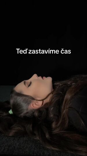 Natálie Grossová Instagram - Zastavíme čas (Natally)✨🖤 tahle moje srdcovka je venku🫶🏻 kdo ještě neslyšel, jděte to napravit a dejte názor do komentů🥺🙏🏻 děkuju vám⌛️ #zastavimecas #natally #outnow 
Produced by: @prodhitmydm ❤️‍🔥
Video by: @pjay_music