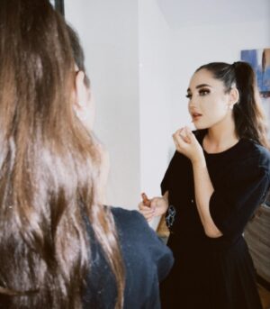 Natálie Grossová Instagram - 🦋WONDERLAND🦋4.8.!!
#behindthescenes
•
•
•
Makeup by: @natalka_michalikovaa
