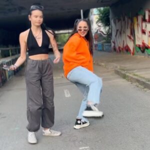 Natálie Grossová Instagram - Thank you guyss za podporu a za zhlédnutí/poslechy nového songu Ti To🙏🏻moc si toho vážím a i vám haterům děkuji, protože to k tomu prostě patří. Tady máte pár blbůstek z natáčení👆🏻🤪🔥 (klip na YouTube kanále-NATALLY TI TO)