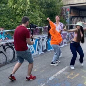 Natálie Grossová Instagram - Thank you guyss za podporu a za zhlédnutí/poslechy nového songu Ti To🙏🏻moc si toho vážím a i vám haterům děkuji, protože to k tomu prostě patří. Tady máte pár blbůstek z natáčení👆🏻🤪🔥 (klip na YouTube kanále-NATALLY TI TO)