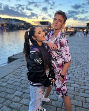 Natálie Grossová Instagram - Thank you guyss za podporu a za zhlédnutí/poslechy nového songu Ti To🙏🏻moc si toho vážím a i vám haterům děkuji, protože to k tomu prostě patří. Tady máte pár blbůstek z natáčení👆🏻🤪🔥 (klip na YouTube kanále-NATALLY TI TO)