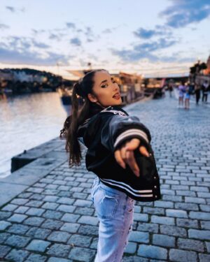 Natálie Grossová Instagram - Ti To videoklip je venku🤍 najdete ho na mém YouTube kanále (Natally-Ti To)🩷kdo už ho viděl, piště do komentů👇🏻😎 děkuji za vaše reakce guyyys🫶🏻❤️