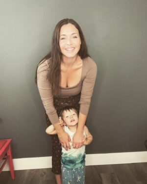 Natalie Krill Instagram - Getting a slate done looks a bit different with a toddler. My little camera assistant 🥰