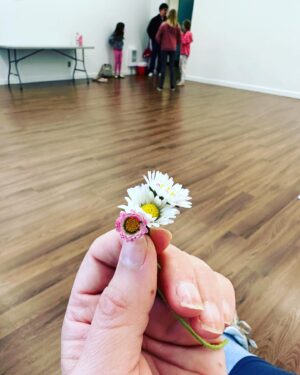 Natalie Krill Instagram - Lately…🐥🤍💐 simple, beautiful life.