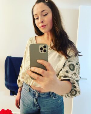 Natalie Krill Instagram - There’s definitely more important things in the world but some days you just nail your winged eyeliner look (on both eyes!) and then you feel like you’re gonna win the day with a toddler. 🤩😎👏🏼 
I feel so strongly about this I put it on the grid. #nailedthewings #todayisgonnabeagoodday #toddlerlife