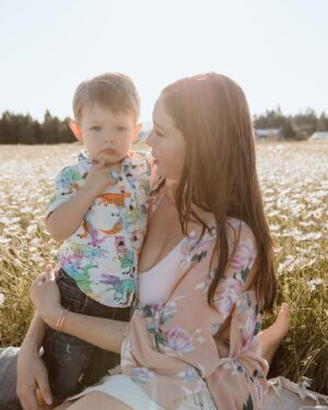Natalie Krill Instagram - We are so in love with our daisy field photos from @innersolsticephotography 🤍🤍🤍
Kayla captured such sweet, fun and loving moments. 
Time flies by and our little Sami is growing so fast. We are so grateful to have these memories 🤍