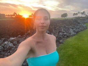 Natalie Krill Instagram - Those Hawaiian sunsets 🌅 🌺