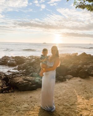 Natalie Krill Instagram - Me and my guys. ❤️ 
Hawaiian style. 🌺🌊