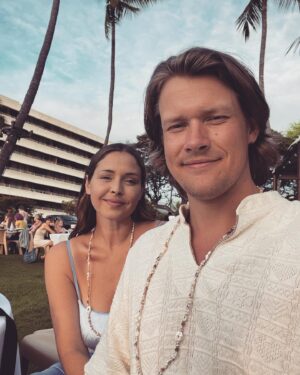 Natalie Krill Instagram - Me and my guys. ❤️ 
Hawaiian style. 🌺🌊