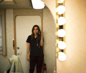 Natalie Morales Instagram - Tonight on @greysabc we all find out if I make a believable surgeon or not