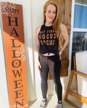 Natalie Renee Long Instagram - Happy Thankful Thursday!
.
Hello Fall. Hello 38! 🎂 
.
I have always loved that my birthday falls right at the beginning of my favorite time of year - Fall 🍁 - Halloween 🎃 - Thanksgiving 🦃 - Christmas 🎄. 
.
It’s my 38th birthday today and I am so thankful to have lived as many years as I have. I mention every year how my wise and beautiful friend @missmeganmiller told me on my 28th birthday as I lamented not wanting to get older that not everyone has the privilege of living that long and I should be grateful I have. That really changed my perspective on life and getting older. I always felt like I needed to accomplish everything I wanted by my 20s or I never would. I’ve proved that isn’t true and it’s only getting better from here.
.
Saturday I compete in my second NPC competition of the season, @npcnashvillenightofchampions .  Something I never would have DREAMED I could do when I was 28. Age is just a number, y’all!
.
Don’t ever stop pursuing your dreams and setting goals. 
.
Always remember...
.
Your worth has nothing to do with your weight. Love you and respect yourself. Enjoy life and be happy.💖
.
Check out Get Happy Be Fit on your favorite podcast platform. Be sure to rate and review so others can find the show!
.
For coaching inquiries, email me at GetHappyBeFit@gmail.com
.................................................................
#nataliereneekirk #gethappybefit #naturalredhead #thankfulthursday #motivational #girlswholift #fitfam #fitlife #halloweendecor #fitnesspodcast #weightlossgoals #nashville #fitnesscoach #npcbikini #fitnesstrainer #itsmybirthday #enjoylife #goals #hellofall
#ageisjustanumber #selflove #bodypositivefitness