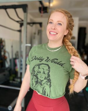 Natalie Renee Long Instagram - Two things I love: Dolly Parton and Buffbunny leggings 🙌🏻
.
There is no denying @dollyparton and @buffbunny are 👑 👑 
.
It’s Thankful Thursday, friends!
.
It’s so nice to enjoy pushing myself in the gym again. I feel stronger mentally and physically than I have in months and I’m extremely thankful for that.
.
What are you thankful for today?
.
Always remember...
.
Your worth has nothing to do with your weight. Love you and respect yourself. Enjoy life and be happy.💖
.
Check out Get Happy Be Fit on your favorite podcast platform. Be sure to rate and review so others can find the show!
.
For coaching inquiries, email me at GetHappyBeFit@gmail.com
.................................................................
#nataliereneekirk #gethappybefit #dollyparton #thankfulthursday #motivational #girlswholift #fitfam #fitlife #podcast #fitnesspodcast #liftheavy #murves #buffbunnycollection #nashville #fitnesscoach #fitness #fitnesstrainer #workoutclothes #enjoylife #goals #loveyourbodynow
#workoutootd #selflove #dollywould