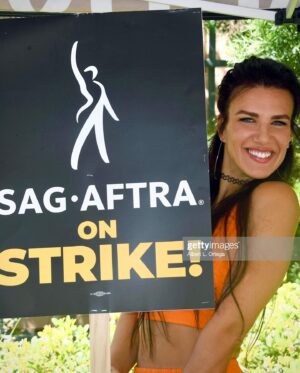 Natalie Burn Instagram - I stand with SAG-AFTRA. “One person can make a difference and everyone should try.” #sagaftra #sagaftrastrong @sagaftra 🧡👈 #edwardjamesolmos
