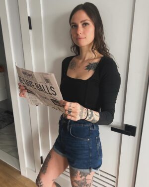 Natalie Cuomo Instagram - Just some light reading. Use code nc20 for 20% off   free shipping at manscaped.com #manscaped #ad