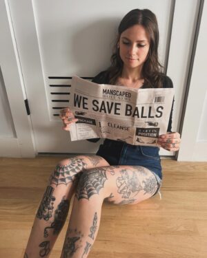 Natalie Cuomo Instagram - Just some light reading. Use code nc20 for 20% off   free shipping at manscaped.com #manscaped #ad