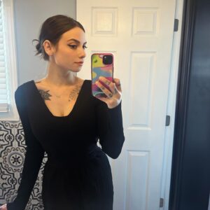 Natalie Cuomo Instagram - Live now on twitch 👾 twitch.tv/nataliecuomo ✌️