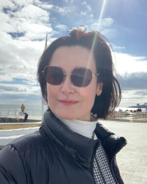 Nataliia Vasko Instagram - Нарешті я можу об’єднати чудові новини! 
Прозвітувати про МОНОКУЛЯР для нашого бійця з позивним «Вітер» і, розіграти СУКНЮ від @olenadats! 👗✨ 
Сподіваюся, що я нікого не пропустила, хто донатив по 500 гр, приймаючи участь у розіграші! 
Листайте фото і відео! 
Переконайтеся у прозорості, мною розіграної лотереї😊)) 
 Участь приймали 👇🏻

Наталія Арутюнян 
Harnyk Hanna 
Олександра Зайцева
Марина Каркач 
Baranjuk Aleksandra
Romanjuk Vera 
Алла Кошелюк 
Branets Natalia 
Вікторія Короленко 
Kuropatkina Tatiana 

Алла Кошелюк, ВІТАЮ ТЕБЕ! ✨👗✨
(Чекаю адресу Нової Пошти😘) 

НИЗЬКИЙ УКЛІН УСІМ, ХТО ДОЛУЧИВСЯ ДО ЗБОРУ! 🇺🇦 

Обіймаю тебе @balan_timkina🫶✨