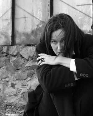 Nataliia Vasko Instagram - Я повертатимуся завжди до цієї незабутньої прогулянки ботанічним садом з неймовірним фотографом, з неймовірною жінкою, героєм мого часу @rusyaaseyeva ❤️🖤