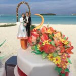 Nataliia Denysenko Instagram – Сьогодні у нас з @andreyfedinchik річниця весілля 🤵🏻‍♂️👰🏼‍♀️🤍
1.04.2017 року на Мальдівах 🏝️ми побралися 🤍
Лише він і я 🙏🏻 ніяких гостей, це було свято лише для нас двох , наше перше (і головне весілля))) 
Потім ще були декілька весіль з гостями/розписом, потім ще весілля на 4ту річницю … і мені хочеться ще 😅👌🏻 
Вважаю що образ нареченої мені дууууже личить, скажіть? 
7 років подружнього життя 🤍
Сьогодні і приємний день і не дуже , бо саме сьогодні я знов провела свого чоловіка у відрядження, заради перемоги і захисту нашої країни🙏🏻😔
Як же хочеться скоріше мирного неба , і такого просто щастя яке було 🫶🏻