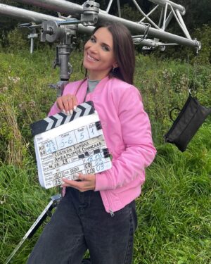 Nataliya Bichan Instagram - Моя Лариса ❤️‍🔥💃🏽🎥

Это всё, что могу написать про проект «совершенно секретно» 🤣🙈🤩

Режиссер: @oksedukhin