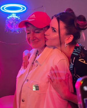 Nataliya Bichan Instagram - «Девушки с Макаровым 3»
Радда, спасибо, за новое, необычное приключение в яркую, подростковую, безответственную жизнь,  с розовым единорогом и рожками на голове🦄😂❤️ 

#актрисакино #актрисатеатраикино #натальябичан #бичаннаталья #раддановикова #павелмайков #девушкисмакаровым