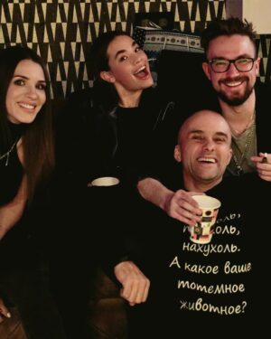 Nataliya Bichan Instagram - ШАПКА «НЕПОСЛУШНАЯ»🎬 ( 28.11.22 )

Дорогие мои, если вы любите фильмы в стиле #365дней или #50оттенковсерого , то вам точно к нам 💯😻😂

14.02.2023 года , в день влюбленных ❤️премьера❗️ во всех кинотеатрах страны «НЕПОСЛУШНАЯ» ( запишите себе )🤣🎁

Режиссер: Дмитрий Суворов @dmandirector 

В главных ролях: Александр Петров @actorsashapetrov , Ася Резник @malimambo , Анна Чурина @annachurina , Ян Цапник, Никита Тарасов И так далее 

Кастинг Дир: Ася Аристова @aristova_casting 

Производство: 
Кинокомпания «ССБ Кино» от создателей фильма «ОДНА» ( кто ещё не видел, обязательно к просмотру ❗️) для онлайн-кинотеатра Okko

Жанр
эротика, мелодрама🔥💣, но, и комедии там тоже хватает☺️🤭

Ps: вы часто меня спрашиваете, что такое «шапка»? Так вот..это вечеринка по случаю окончания съемок фильма, киношный выпускной 🎉🎊🥂🥳🍾❤️🎬

#премьерафильма #непослушная #дмитрийсуворов #александрпетров #асярезник #анначурина #янцапник #никитатарасов #натальябичан #бичан #бичаннаталья