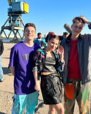 Nataliya Bichan Instagram - «Девушки с Макаровым 3»
Радда, спасибо, за новое, необычное приключение в яркую, подростковую, безответственную жизнь,  с розовым единорогом и рожками на голове🦄😂❤️ 

#актрисакино #актрисатеатраикино #натальябичан #бичаннаталья #раддановикова #павелмайков #девушкисмакаровым