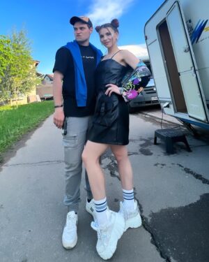 Nataliya Bichan Instagram - «Девушки с Макаровым 3»
Радда, спасибо, за новое, необычное приключение в яркую, подростковую, безответственную жизнь,  с розовым единорогом и рожками на голове🦄😂❤️ 

#актрисакино #актрисатеатраикино #натальябичан #бичаннаталья #раддановикова #павелмайков #девушкисмакаровым