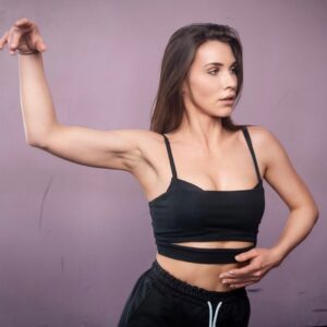 Nataliya Bichan Instagram - Танцевальный кастинг 26.03.22г
Честно, идти не хотела! Почему? Потому что не чувствую себя 100% профессионалом, одно дело, танцевать бально - спортивные танцы, и ставить актёрские пластические этюды в театре/кино, другое дело танцевать современные стили, в которых я не знаю «начальных движений», возможно, это мои тараканы, видимо, в детстве я насмотрелась на талантливых и профессиональных людей, и меня научили, отдаваться делу 24/7, или не называть себя профессионалом, поэтому я никогда не скажу, что я Певица, Музыкант, или лучший Танцор мира, да, всё это я умею делать хорошо, но не так, как требует ПРОФЕССИЯ 🔥❤️

Кастинг шёл в три этапа: 1️⃣ЛАТИНОАМЕРИКАНСКИЕ ТАНЦЫ 💃🏽 - тут моему счастью не было предела, я поняла, вот он «ЗВЁЗДНЫЙ ЧАС»😂🙈(скромно), и правда, у девчонок отсутствовала бальная подготовка от слова «совсем», я даже удивилась 🙄🤔
2️⃣ АКТЁРСКОЕ МАСТЕРСТВО- ну тут я совсем расслабилась, так как имею право называть себя «Актрисой театра и кино», было бы странно, и неожиданно для меня, если бы я провалила эту часть, кстати, смешно было тогда, когда я выполняла те задания, которые даю своим детям ТикТок на занятиях по Актёрскому Мастерству, это я к чему? К тому, что мы до конца своей жизни, являемся студентами, и сдаём экзамены, и не важно чего ты добился в жизни, и кто ты есть, но на кастинге/пробах ты студент всегда !☺️🙈
3️⃣ HIP HOP - бл@😂😂😂🤦🏻‍♀️ я ещё умудрилась, застрять в туалете, опоздать на эту часть кастинга, и так дура не сильна в этом направлении, так давай добавлю себе сложности, это в моём стиле, так что 👌😂🚀 Я поняла, тут надо быстро хватать, повторяя за девчонками ( этому меня в театральном научили ), включать харизму, улыбку, секс , агрессию и хитрость😂🙈 Включила, вроде получилось ! Все были в восторге ( это так мне сказали ) Я победила 🙌 😂🙈 Спасибо Васса @vassa.vodzumi , что дала мне такой интересный шанс ИСПЫТАТЬ СЕБЯ НА ПРОЧНОСТЬ (3часа хоряги, я чуть не умерла😂), ПОЧУВСТВОВАТЬ КОНКУРЕНЦИЮ СРЕДИ МОЛОДЫХ, ПРОФЕССИОНАЛЬНЫХ ДЕВЧАТ, да и найти новых друзей среди танцоров @__zalevskaya ❤️🚀
Ps: и походу в меня влюбился фотограф, ИНАЧЕ НЕПОНЯТНО откуда  столько красивых фото ( листайте карусель ), есть только у меня 😂😎🙈