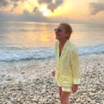 Natalya Eprikyan Instagram - Шелковый чеэчек😶‍🌫️ #худобедношикарно #болеенеменеероскошно