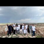 Natalya Eprikyan Instagram - Спасибо @karaswines за невероятный праздник Друзей! Красиво! Вкусно! Изысканно! С любовью к людям и к своему любимому делу! Меня переполняет чувство гордости глядя на Вас и Ваши достижения в области армянского виноделия! Процветания и дальнейших успехов🍷🍇☀️#karasfriensday #худобедношикарно #болеенеменеероскошно #karaswines #armenia🇦🇲
