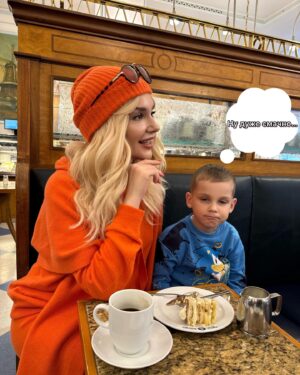 Natalya Mogilenets Instagram - Бажаємо вам з Мартіном гарного настрою 🐒🤗