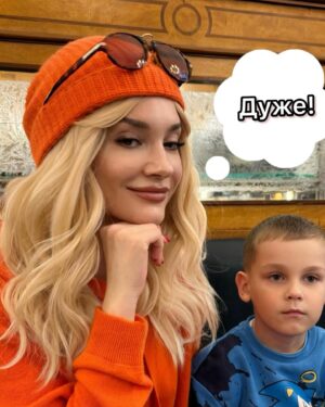 Natalya Mogilenets Instagram - Бажаємо вам з Мартіном гарного настрою 🐒🤗