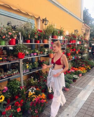 Natasa Exintaveloni Instagram - Πέτα με όπου θες και πάλι θα σου βρω το καλύτερο ανθοπωλείο.