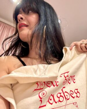 Natasha Khan Instagram - THE DREAM OF DELPHI MERCH 🌹 Available now on my website, link in bio
Design by @caiowheelhouse