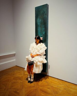 Natasha Khan Instagram - Marina Abramović Opening at the RA last night 🤍

Dress: @mariomarquina 
Jewellery: @gracefforde 
Rings: @babarogastore 
Necklace: @glitchjewellery 
Stylist: @juicylames 

@abramovicinstitute 
@royalacademyarts 

📸 @alexandra_green__