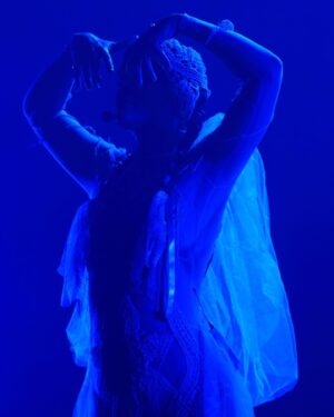Natasha Khan Instagram - The Motherwitch is here {{{🥚🌀🥚}}}

Returning to a London stage last night was unforgettable. The energy, the love, and being surrounded by family and friends old and new 💫

Thank you to everyone who came and shared your night with me, you fuelled every moment of the performance. 

My deepest gratitude to everyone who made this show possible, to the fans, to @christineandthequeens for inviting me to do Meltdown at @southbankcentre and to @avalon9000 & The Charm for supporting. 

📸 @milovangiap 

Musical Director: @benchristophers 
Viola / Violin / Vocals: @violetavicci 
Live Arrangement: @batforlashes @benchristophers @violetavicci 
Live Creative Director: @hannahmarshall_______ 
Live Creative Assistant: @junsong___ 
Lighting Director: @joshieharriette 
Movement Director: @alexandra_green__ 
Creative Producer: @tigerhaginoreid 
Costume Designer: @juicylames 
Costume Designer: @agrostudio_ 
Crochet Maker: @maddyrara 
Set design: @zoeklinck 
Hair: @moemukai23 
Management: @giantartistmanagement @tigerhaginoreid @richaustensmith @islafab 

More exciting news to come….. 🦇