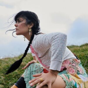 Natasha Khan Instagram - SATURDAY 8TH JUNE I’ll be performing a ONE OFF SHOW at St John’s Church in Kingston alongside the beautifully talented harpist Lara Somogyi. Expect an intimate and unique performance of my new songs rearranged for harp and voice!🌹

🌀Tickets are available 11am tomorrow (Wednesday) when purchasing The Dream of Delphi vinyl or CD, and I’ll be signing some records at the end 🌀 Link in bio for reminder

@laraharp @banquetrecords