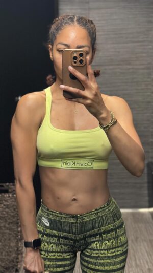 Natasha Marc Instagram - Today was #arm and #back day 😜 #sexyarmsworkout #armworkout #femalearm #femaleartist #cutting #cuttingseason #shredded #shredz