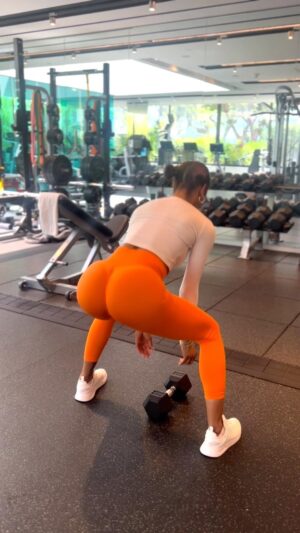 Natasha Marc Instagram - How it be at the gym
_
W/ @natashamarc @beautymarcfit 
🎼 @mrseancarson - Sean Carson - Yams